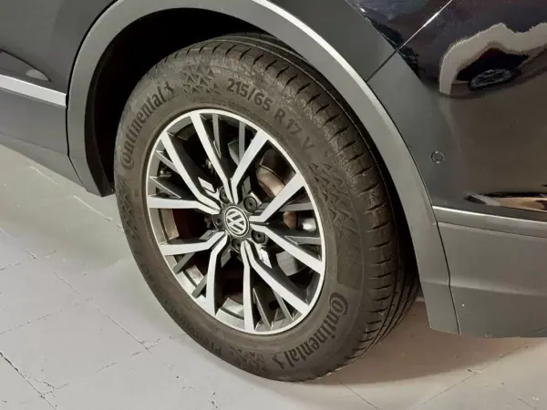 Volkswagen Tiguan 2017 - 17750 EUR, 120000 km - AUTO.MOTO.pt - 120000km - foto 16 de 50