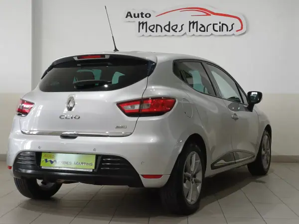Renault Clio 2017 - 12190 EUR, 82674 km - AUTO.MOTO.pt - 82674km - foto 2 de 12