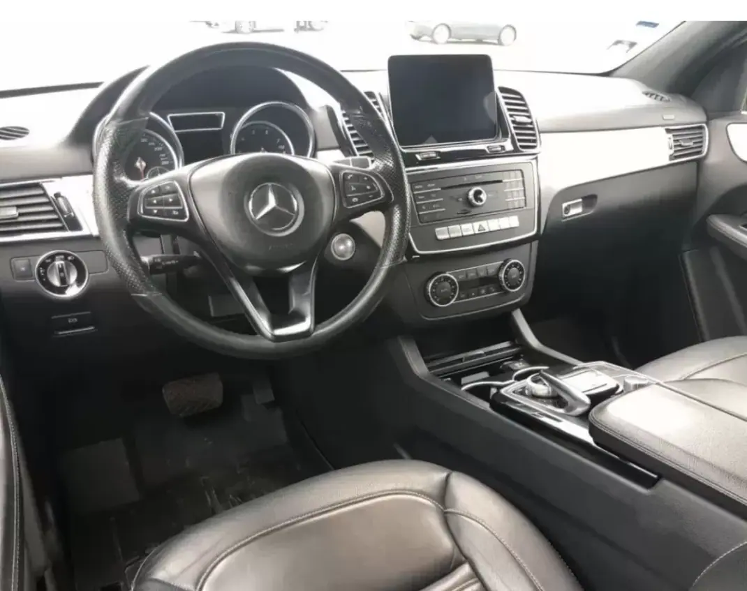 Mercedes-Benz GLE 400 2018 - 56999 EUR, 144000 km - AUTO.MOTO.pt - 144000km - foto 5 de 7