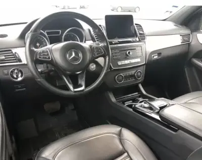 Mercedes-Benz GLE 400 2018 - 56999 EUR, 144000 km - AUTO.MOTO.pt - 144000km - foto 5 de 7