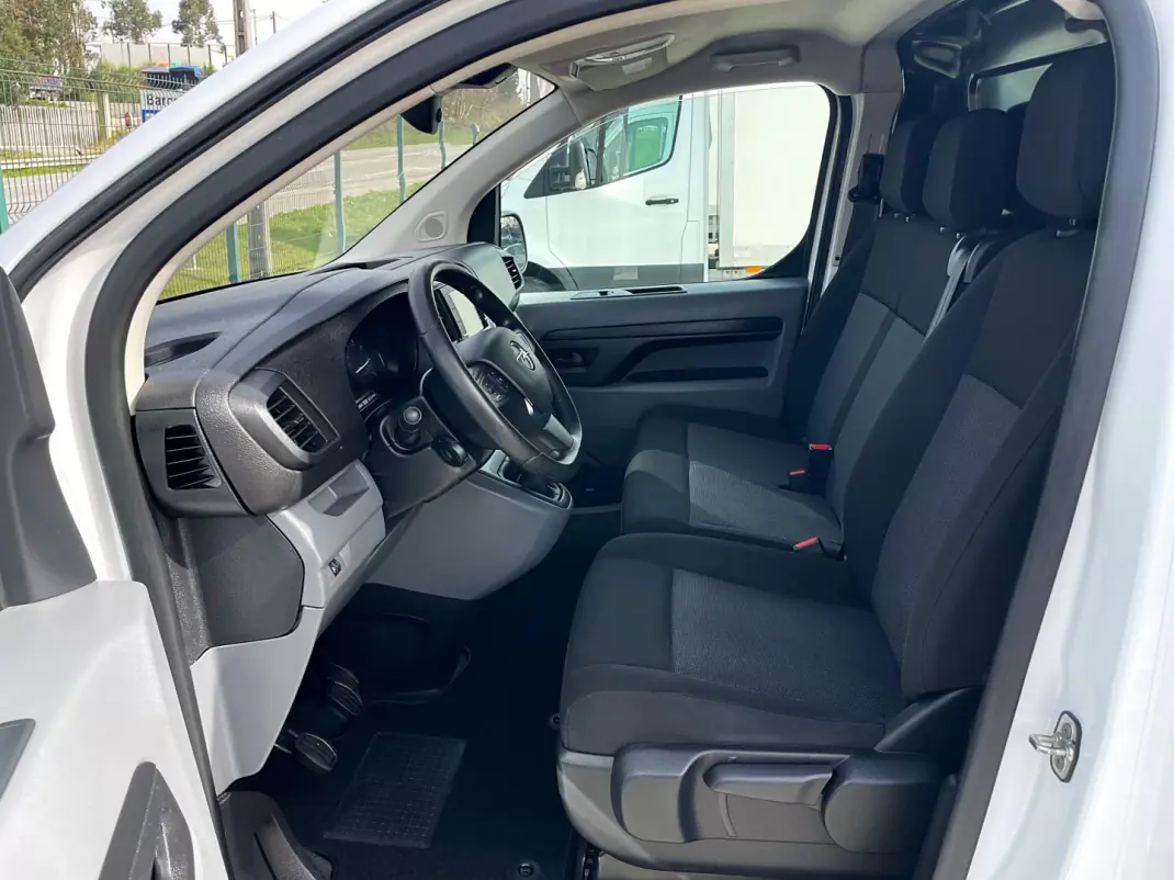 Opel COMBO 2022 - 17450 EUR, 123000 km - AUTO.MOTO.pt - 123000km - foto 19 de 37