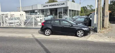 Volvo V40 2015 - 12400 EUR, 216200 km - AUTO.MOTO.pt - 216200km - foto 2 de 26