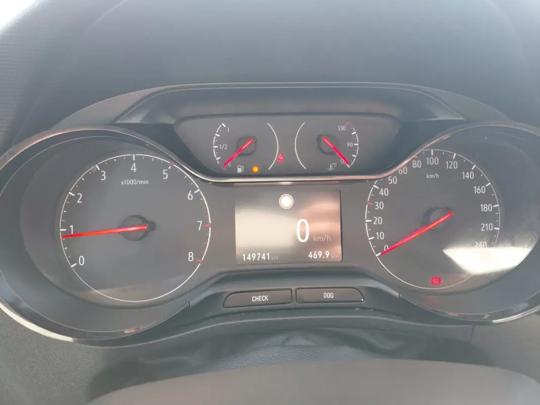 Opel Crossland X 2019 - 13900 EUR, 149750 km - AUTO.MOTO.pt - 149750km - foto 4 de 11