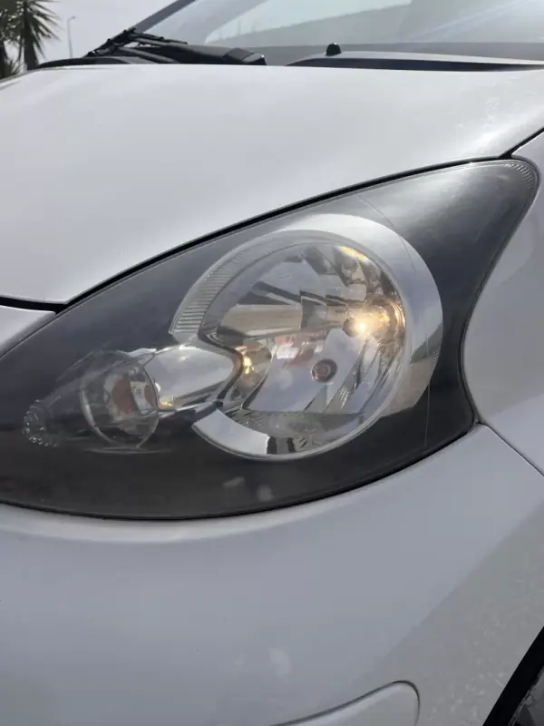 Toyota Aygo 2011 - 7000 EUR, 114200 km - AUTO.MOTO.pt - 114200km - foto 15 de 16