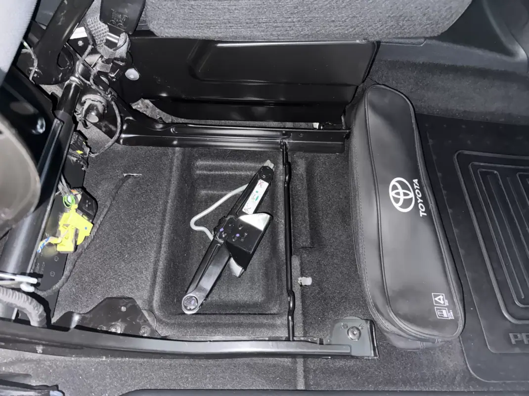 Toyota PROACE City EXCLUSIVE 2022 - 16490 EUR, 80811 km - AUTO.MOTO.pt - 80811km - foto 10 de 21