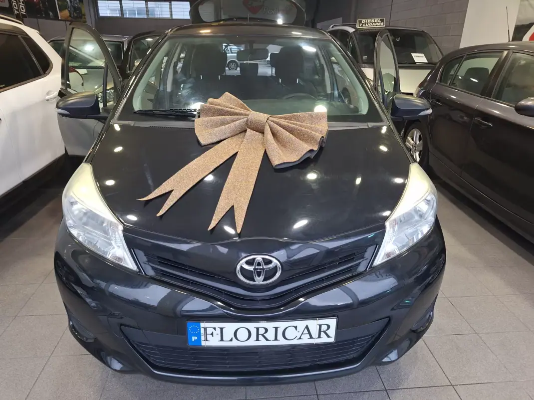 Toyota Yaris 2012 - 7900 EUR, 160000 km - AUTO.MOTO.pt - 160000km - foto 5 de 16