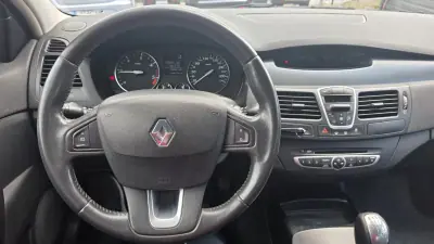 Renault Laguna 2007 - 4490 EUR, 213000 km - AUTO.MOTO.pt - 213000km - foto 10 de 16