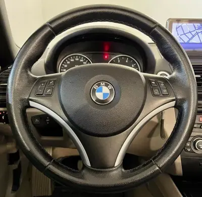 BMW 118 2008 - 10900 EUR, 149000 km - AUTO.MOTO.pt - 149000km - foto 13 de 34