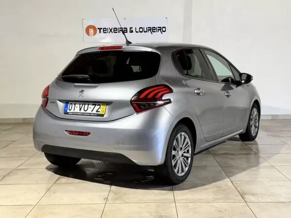 Peugeot 208 2018 - 11750 EUR, 123326 km - AUTO.MOTO.pt - 123326km - foto 5 de 25