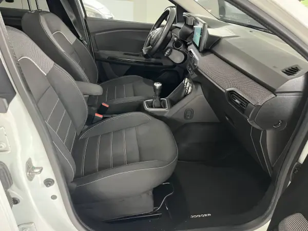 Dacia Jogger 2022 - 14900 EUR, 173000 km - AUTO.MOTO.pt - 173000km - foto 6 de 12