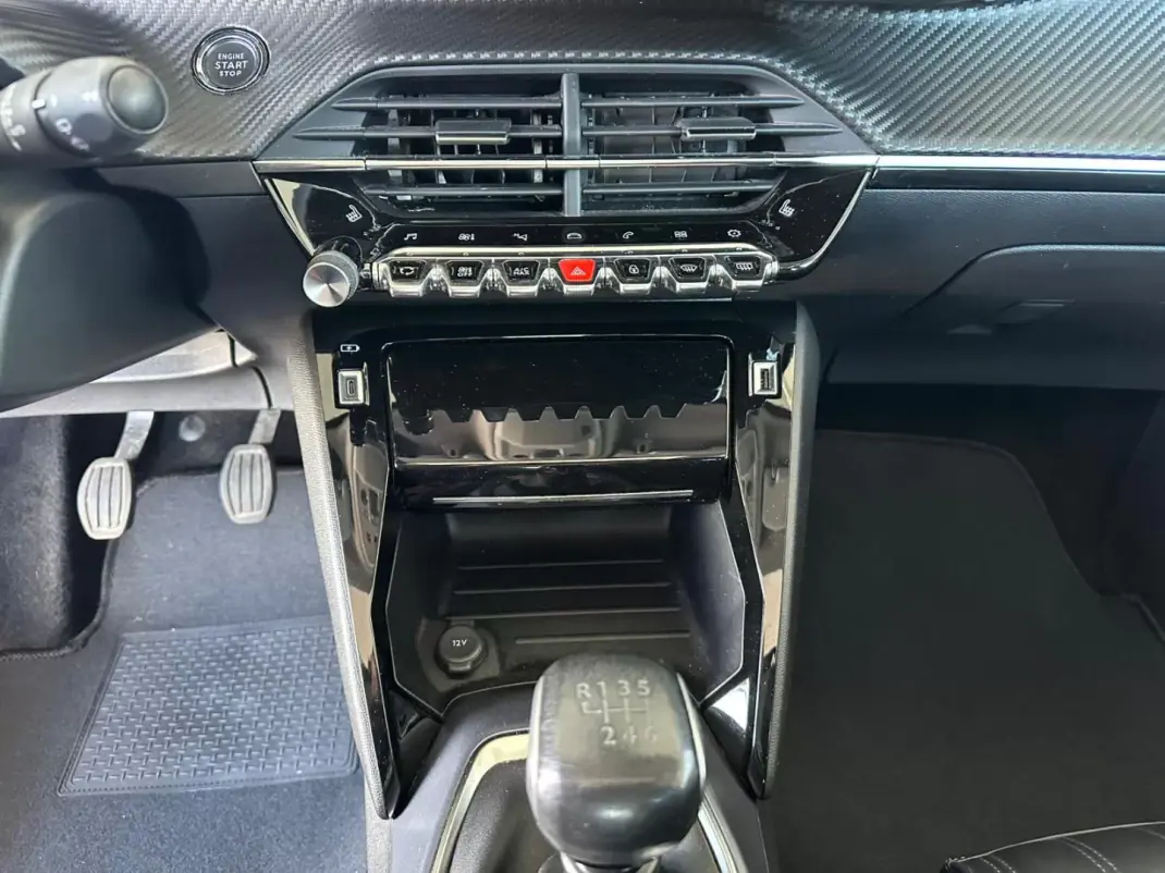 Peugeot 2008 2020 - 20900 EUR, 90290 km - AUTO.MOTO.pt - 90290km - foto 24 de 32