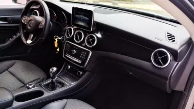 Mercedes-Benz CLA 180 2016 - 16950 EUR, 176000 km - AUTO.MOTO.pt - 176000km - foto 23 de 32