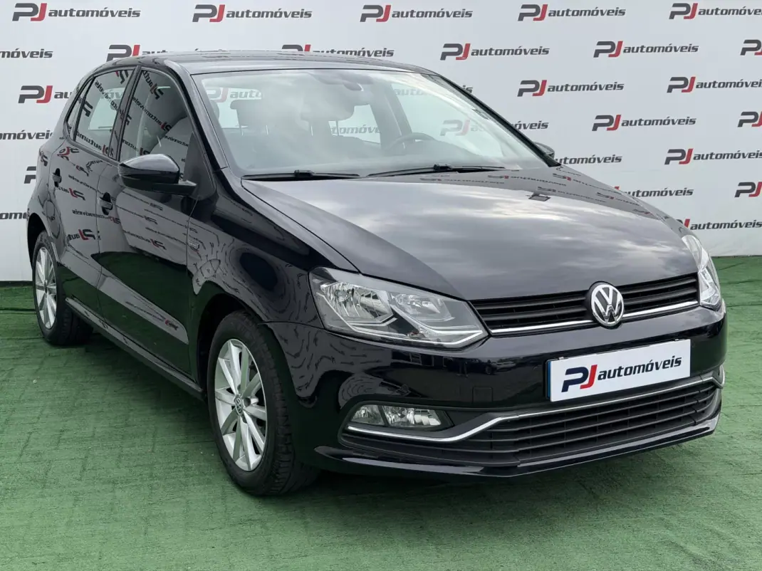 Volkswagen Polo 2015 - 10450 EUR, 133800 km - AUTO.MOTO.pt - 133800km - foto 4 de 12