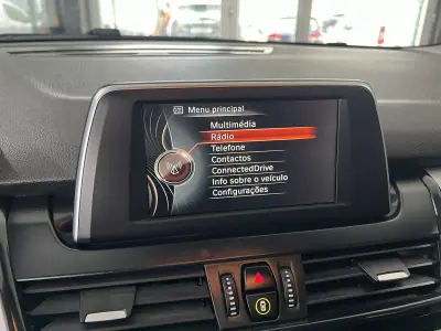 BMW 214 Active Tourer 2017 - 15600 EUR, 98526 km - AUTO.MOTO.pt - 98526km - foto 12 de 21