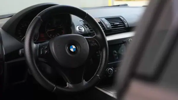 BMW 118 2010 - 10999 EUR, 225592 km - 225592km - foto 5 de 13