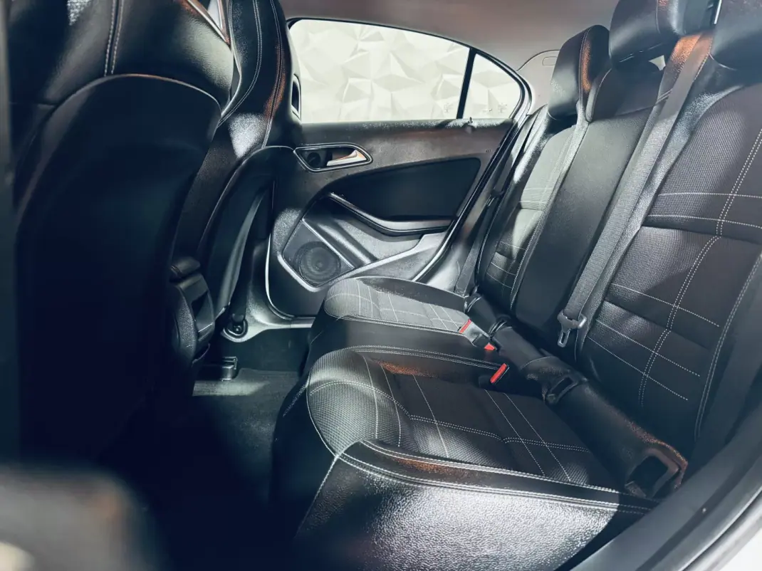 Mercedes-Benz A 160 2014 - 12990 EUR, 163824 km - AUTO.MOTO.pt - 163824km - foto 23 de 34