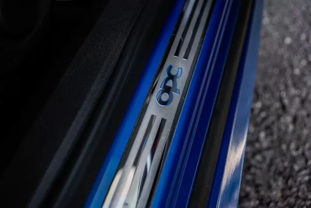 Opel Astra GTC 2013 - 23500 EUR, 109000 km - AUTO.MOTO.pt - 109000km - foto 44 de 47