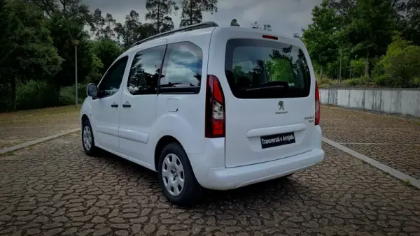 Peugeot Partner 2018 - 14900 EUR, 160000 km - AUTO.MOTO.pt - 160000km - foto 17 de 23