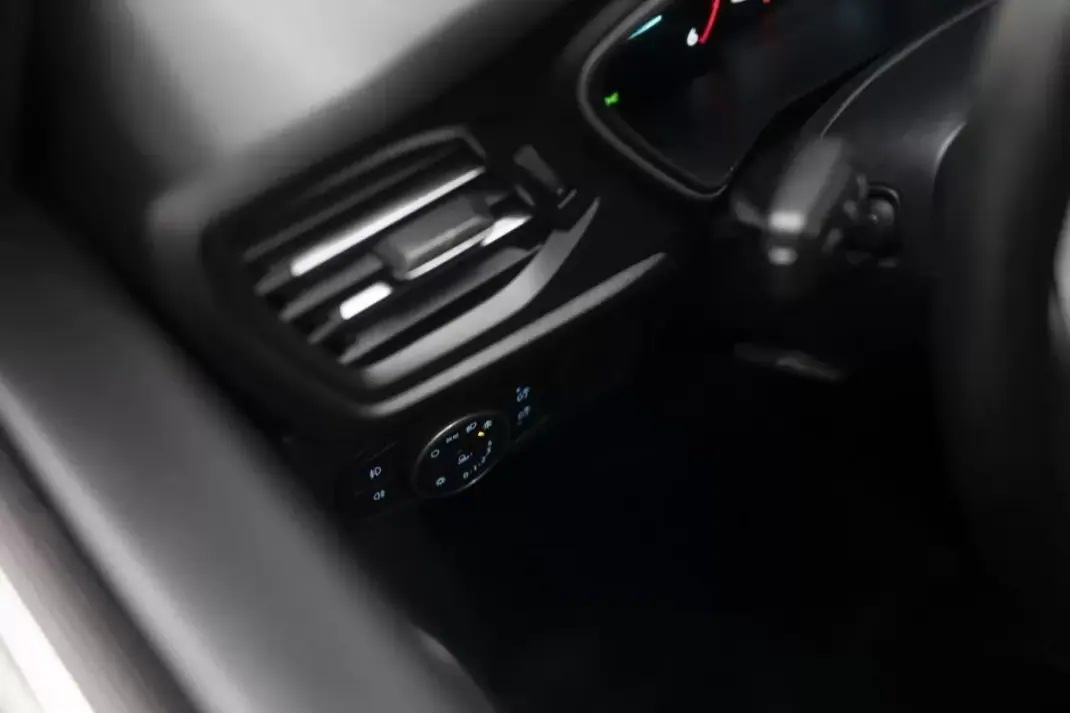 Ford Focus 2021 - 13850 EUR, 196506 km - AUTO.MOTO.pt - 196506km - foto 22 de 42