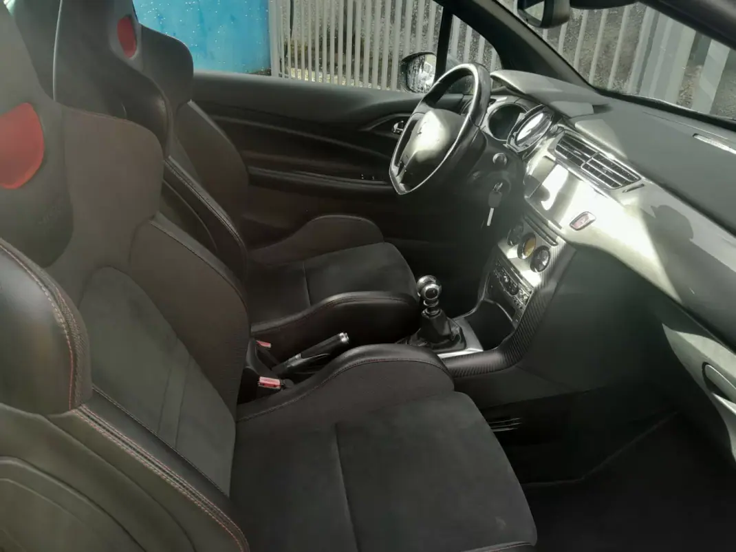 Citroën DS3 2012 - 16900 EUR, 132000 km - AUTO.MOTO.pt - 132000km - foto 12 de 17