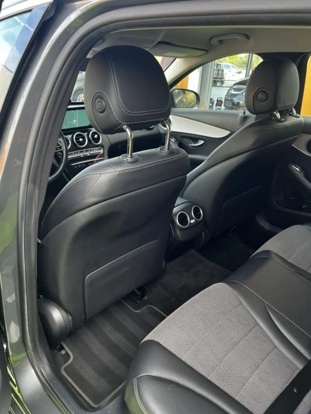 Mercedes-Benz C 300 2020 - 34900 EUR, 159000 km - AUTO.MOTO.pt - 159000km - foto 18 de 27