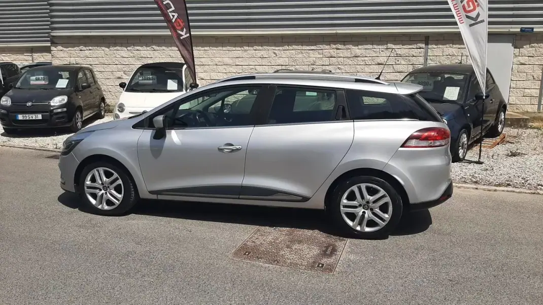 Renault Clio Sport Tourer 2018 - 11890 EUR, 89764 km - AUTO.MOTO.pt - 89764km - foto 23 de 46