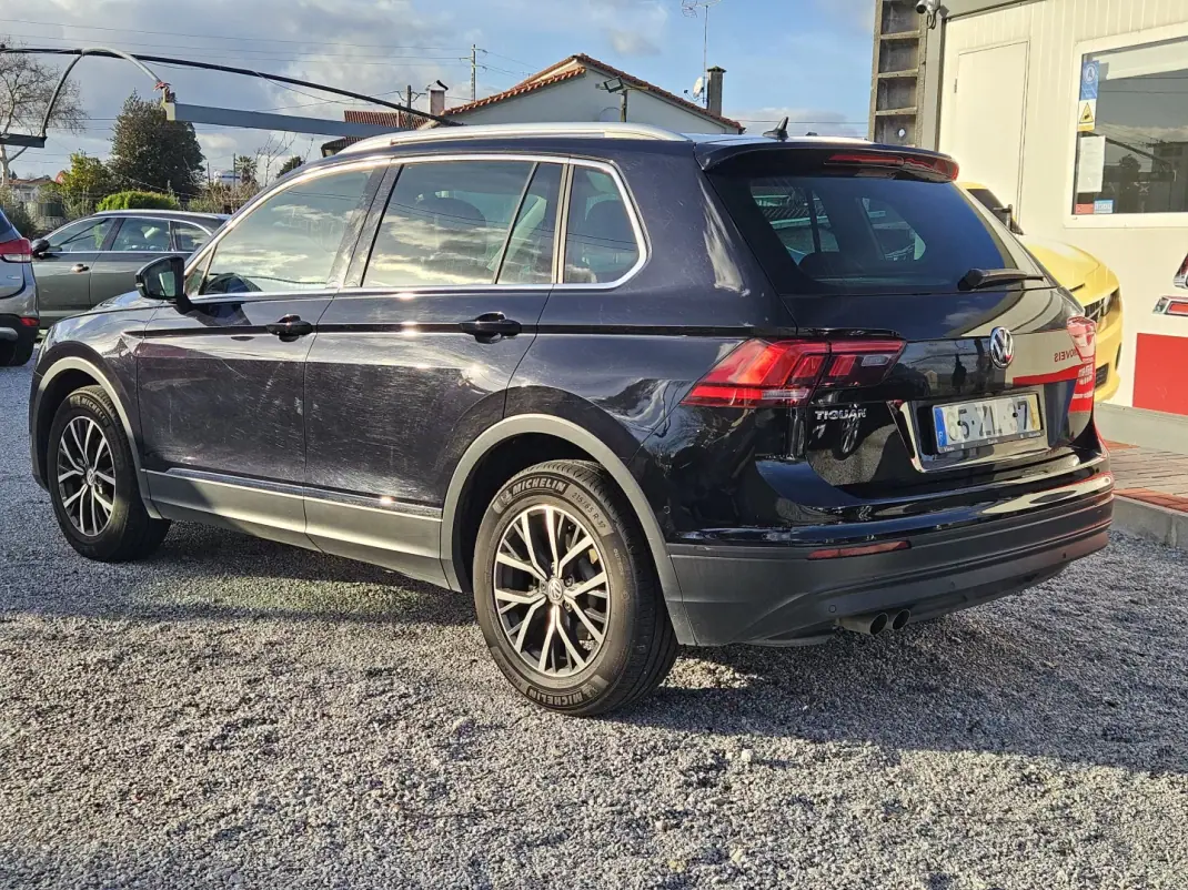 Volkswagen Tiguan 2019 - 24500 EUR, 49800 km - AUTO.MOTO.pt - 49800km - foto 4 de 17
