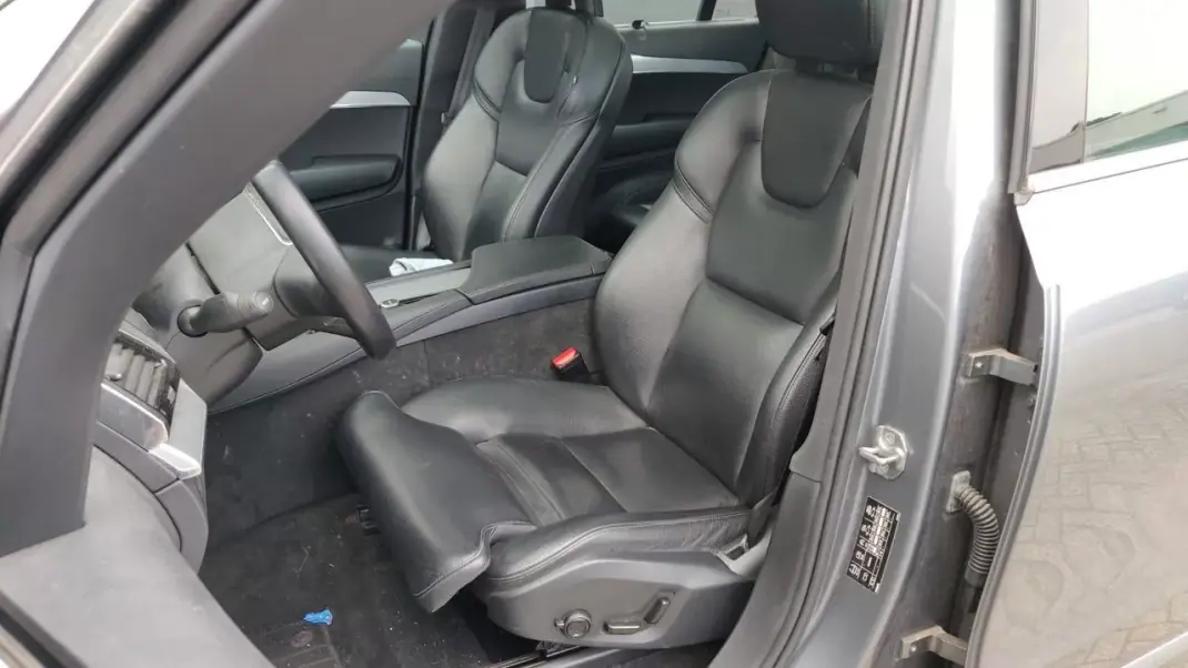 Volvo XC 90 2015 - 25890 EUR, 255209 km - 255209km - foto 6 de 10