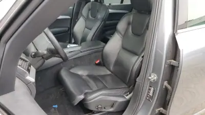 Volvo XC 90 2015 - 25890 EUR, 255209 km - AUTO.MOTO.pt - 255209km - foto 6 de 10