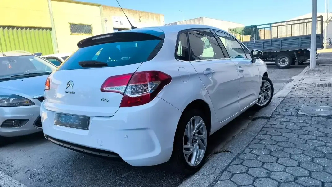Citroën C4 2011 - 8900 EUR, 160000 km - AUTO.MOTO.pt - 160000km - foto 4 de 18