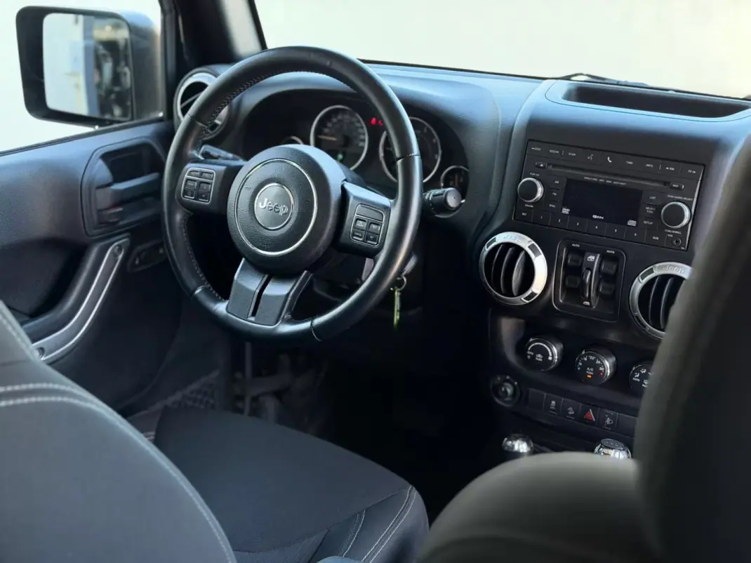 Jeep Wrangler Unlimited 2015 - 52000 EUR, 169769 km - 169769km - foto 11 de 14