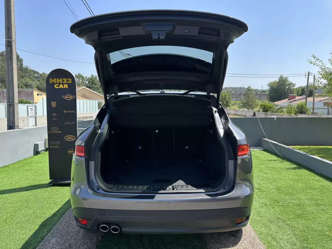 Jaguar F-Pace 2018 - 22500 EUR, 146000 km - 146000km - foto 23 de 69