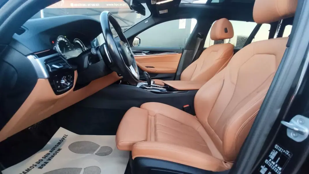 BMW 520 2018 - 29990 EUR, 130000 km - AUTO.MOTO.pt - 130000km - foto 14 de 43