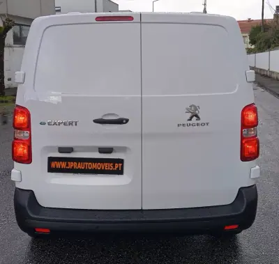 Peugeot e-Expert 2021 - 17990 EUR, 38300 km - AUTO.MOTO.pt - 38300km - foto 8 de 19