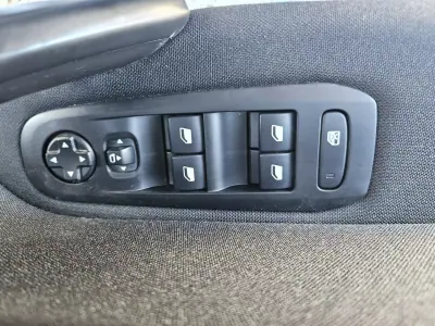 Peugeot 308 SW 2019 - 13800 EUR, 77780 km - AUTO.MOTO.pt - 77780km - foto 41 de 44