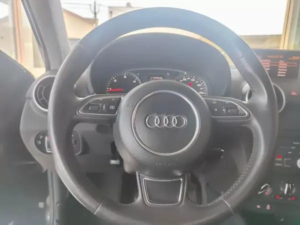 Audi A1 2011 - 8650 EUR, 215600 km - AUTO.MOTO.pt - 215600km - foto 24 de 32