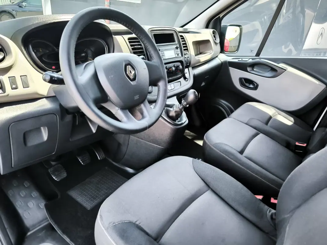 Renault 2015 - 9950 EUR, 225495 km - AUTO.MOTO.pt - 225495km - foto 6 de 32