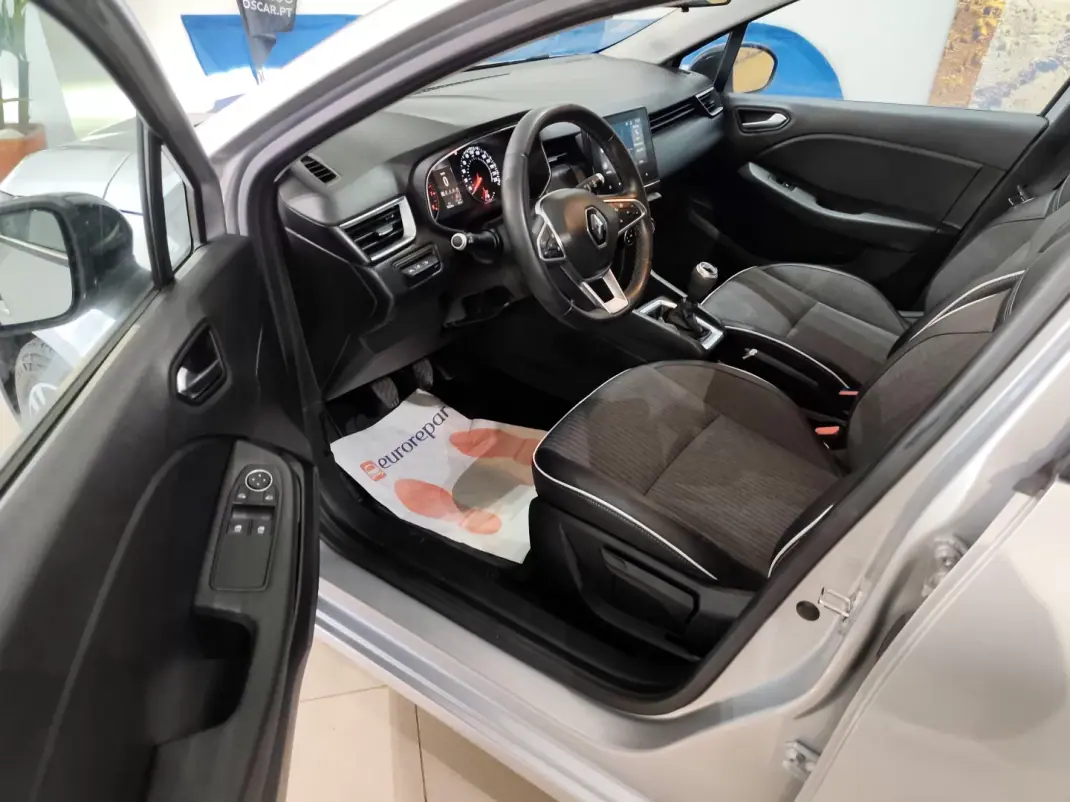 Renault Clio 2021 - 12750 EUR, 76000 km - 76000km - foto 9 de 24