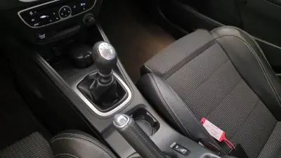 Renault Mégane Sport Tourer 2010 - 6900 EUR, 266834 km - AUTO.MOTO.pt - 266834km - foto 38 de 45