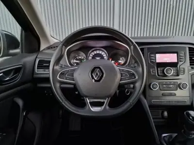 Renault Mégane Sport Tourer 2019 - 15990 EUR, 80068 km - AUTO.MOTO.pt - 80068km - foto 14 de 24