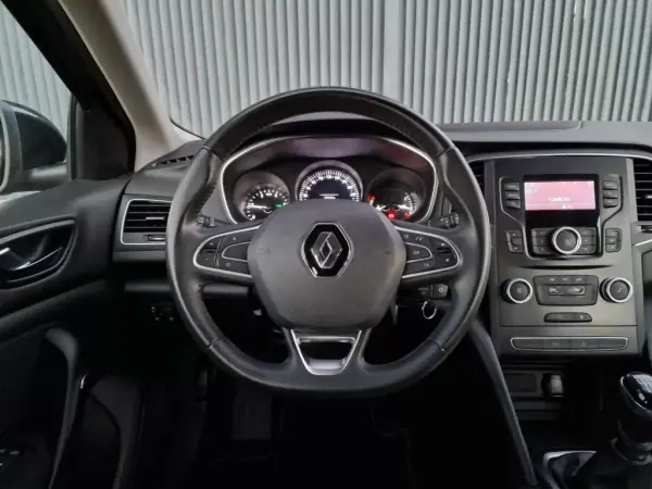 Renault Mégane Sport Tourer 2019 - 15990 EUR, 80068 km - AUTO.MOTO.pt - 80068km - foto 14 de 24