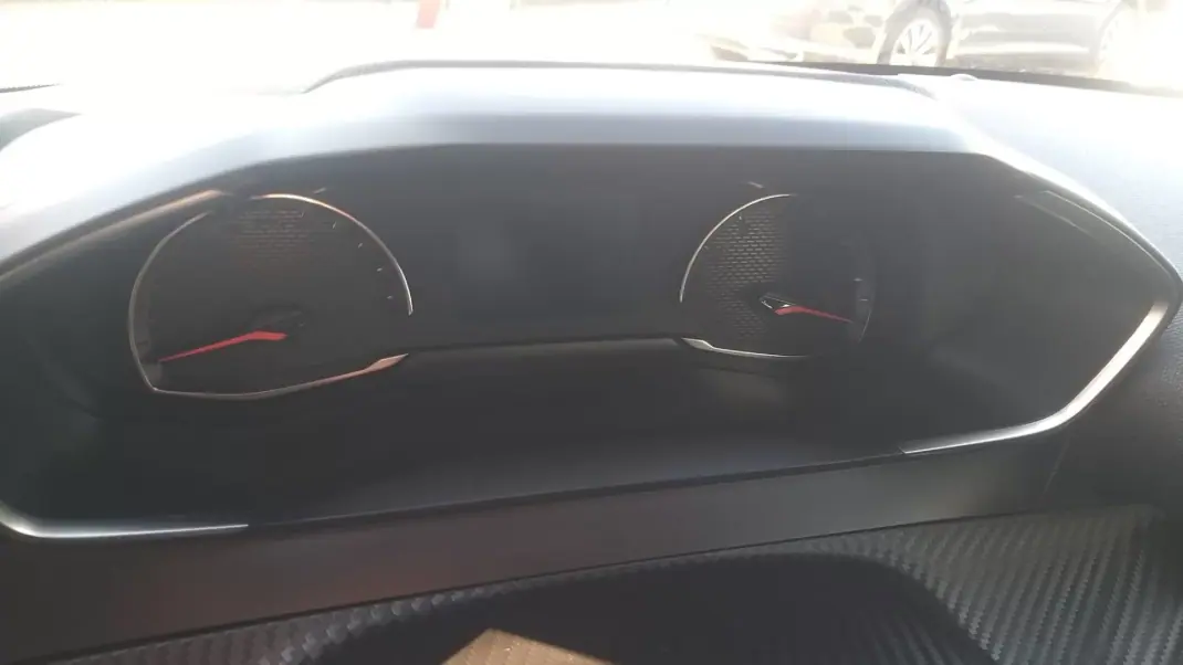 Peugeot 208 2022 - 13565 EUR, 63583 km - AUTO.MOTO.pt - 63583km - foto 8 de 37