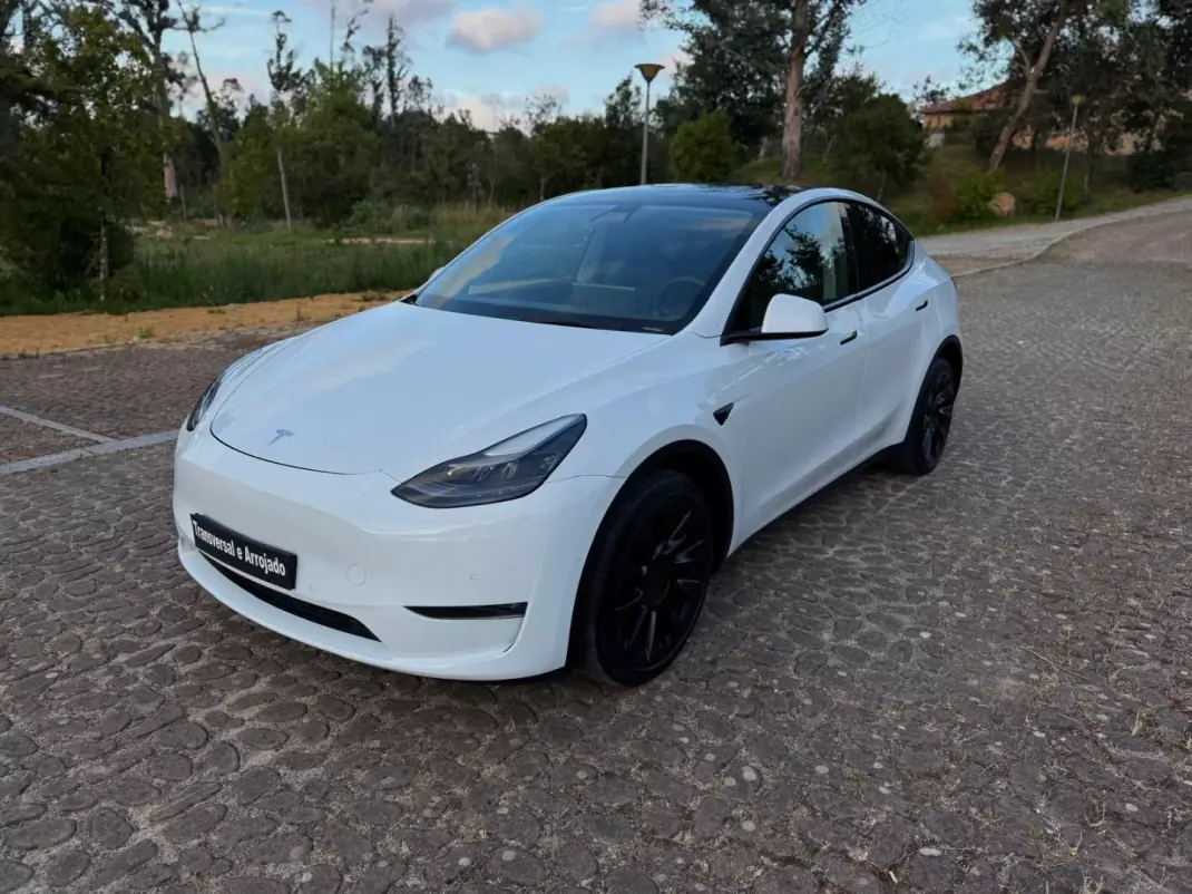 Tesla Model Y 2021 - 32500 EUR, 135000 km - 135000km - foto 2 de 23