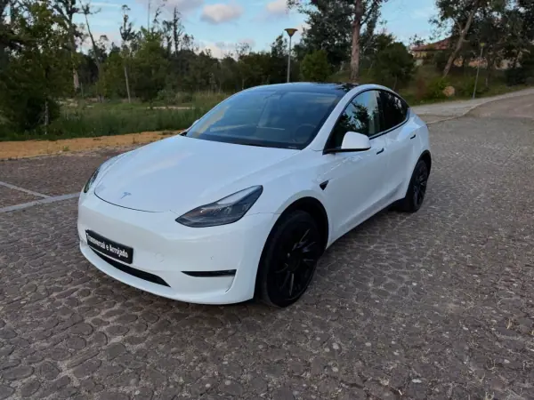 Tesla Model Y 2021 - 31500 EUR, 135000 km - AUTO.MOTO.pt - 135000km - foto 2 de 23