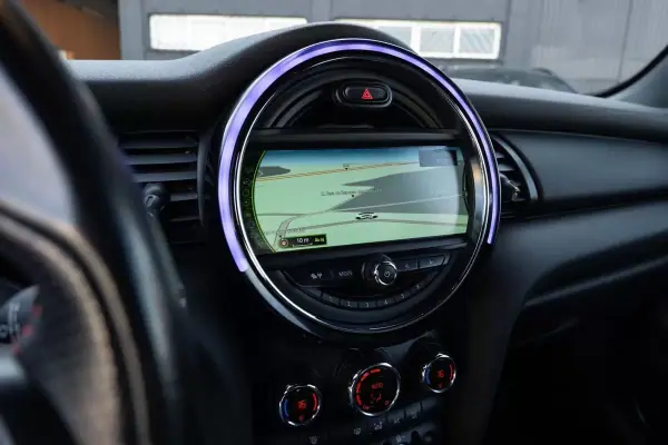 MINI One 2016 - 21500 EUR, 112000 km - AUTO.MOTO.pt - 112000km - foto 28 de 34