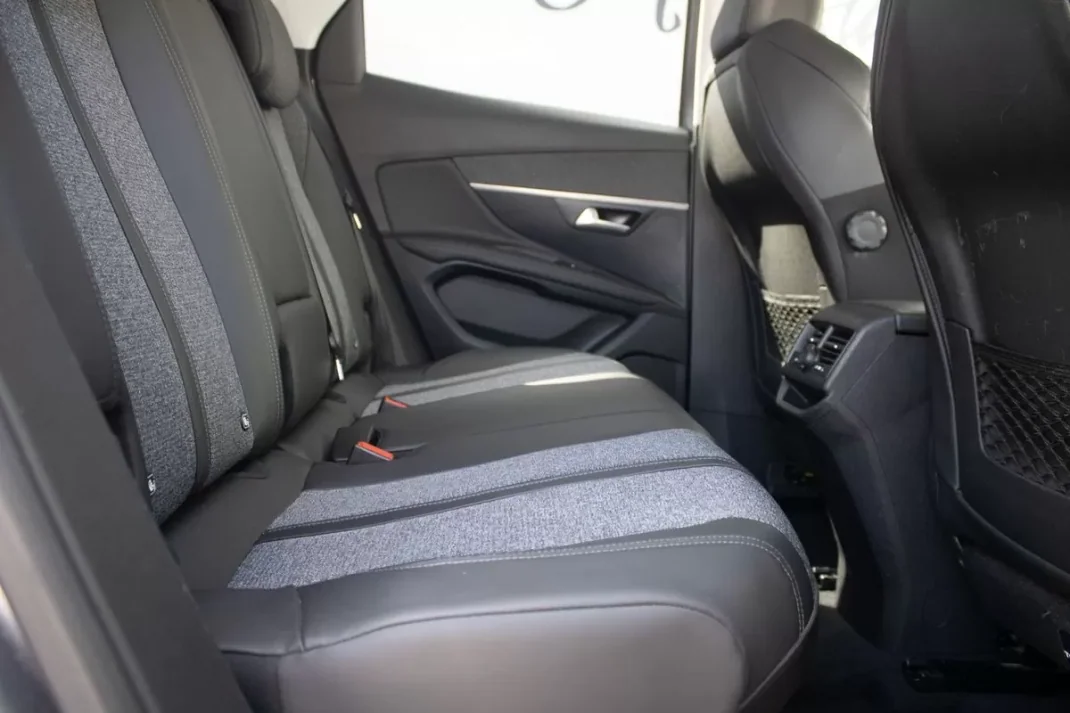 Peugeot 3008 2018 - 17990 EUR, 166000 km - AUTO.MOTO.pt - 166000km - foto 20 de 49