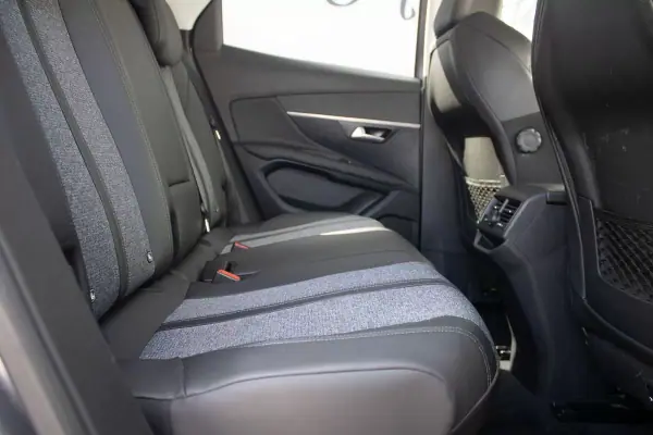 Peugeot 3008 2018 - 17990 EUR, 166000 km - AUTO.MOTO.pt - 166000km - foto 20 de 49