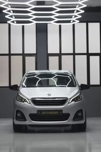 Peugeot 108 2017 - 9500 EUR, 49390 km - AUTO.MOTO.pt - 49390km - foto 7 de 45