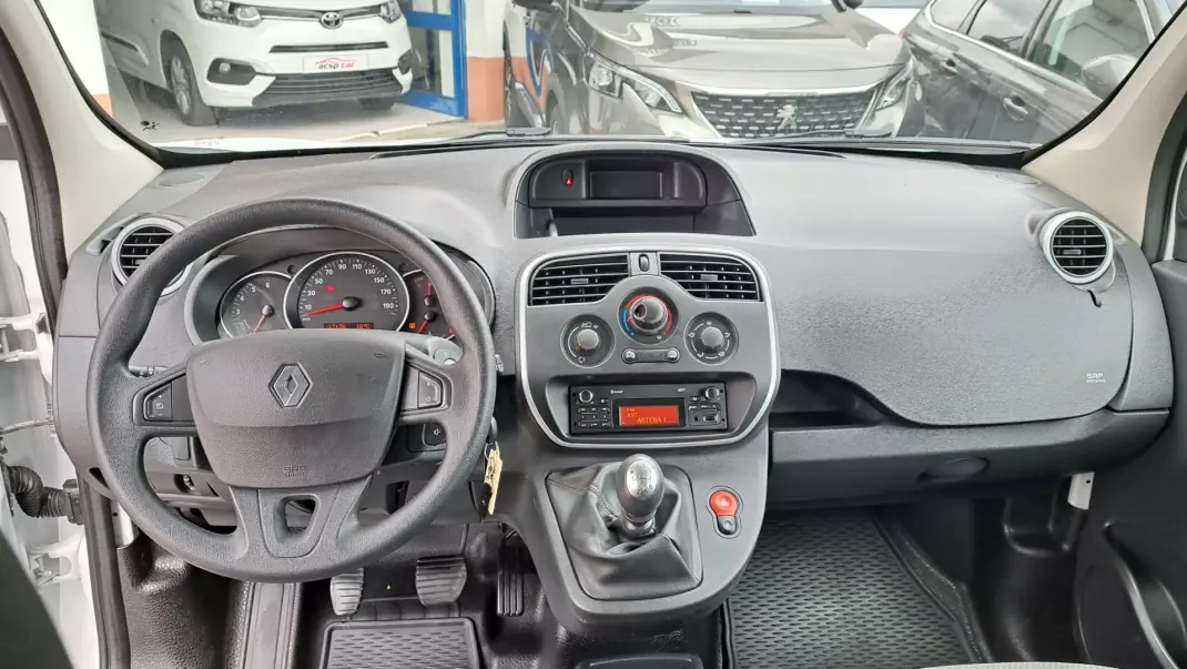 Renault TRAFIC L2H1 125CV 2019 - 19900 EUR, 106110 km - AUTO.MOTO.pt - 106110km - foto 14 de 24