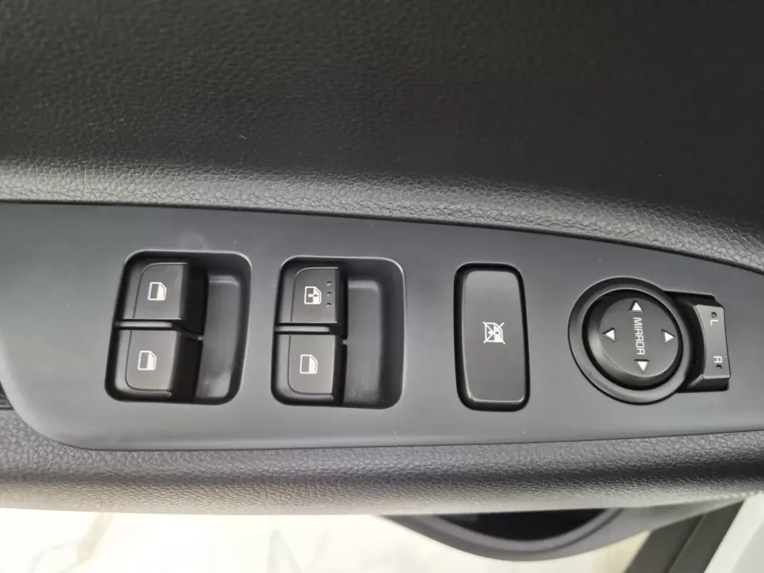 Kia Stonic 2024 - 16500 EUR, 45414 km - 45414km - foto 19 de 26